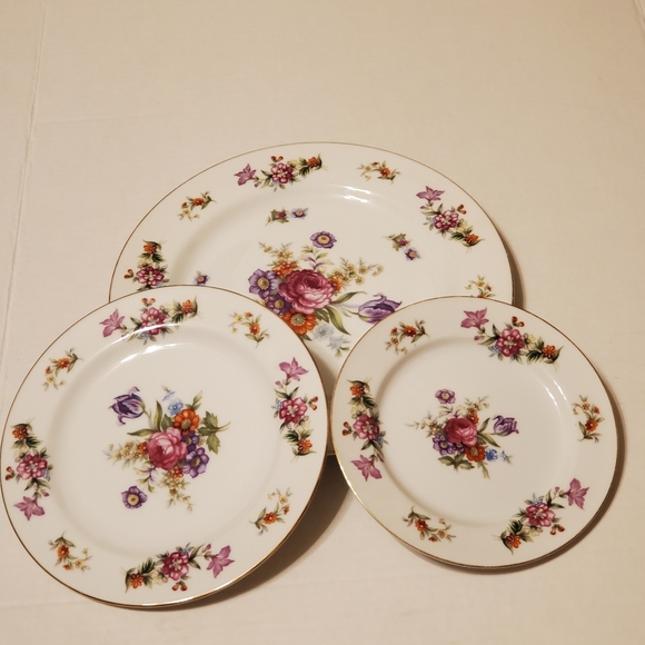 Harmony House Other - Harmony House Dresdania Plates